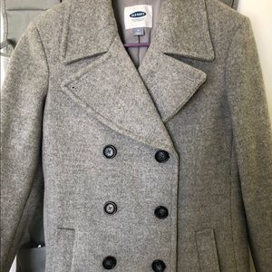 Old navy long nice coat! Great condition.